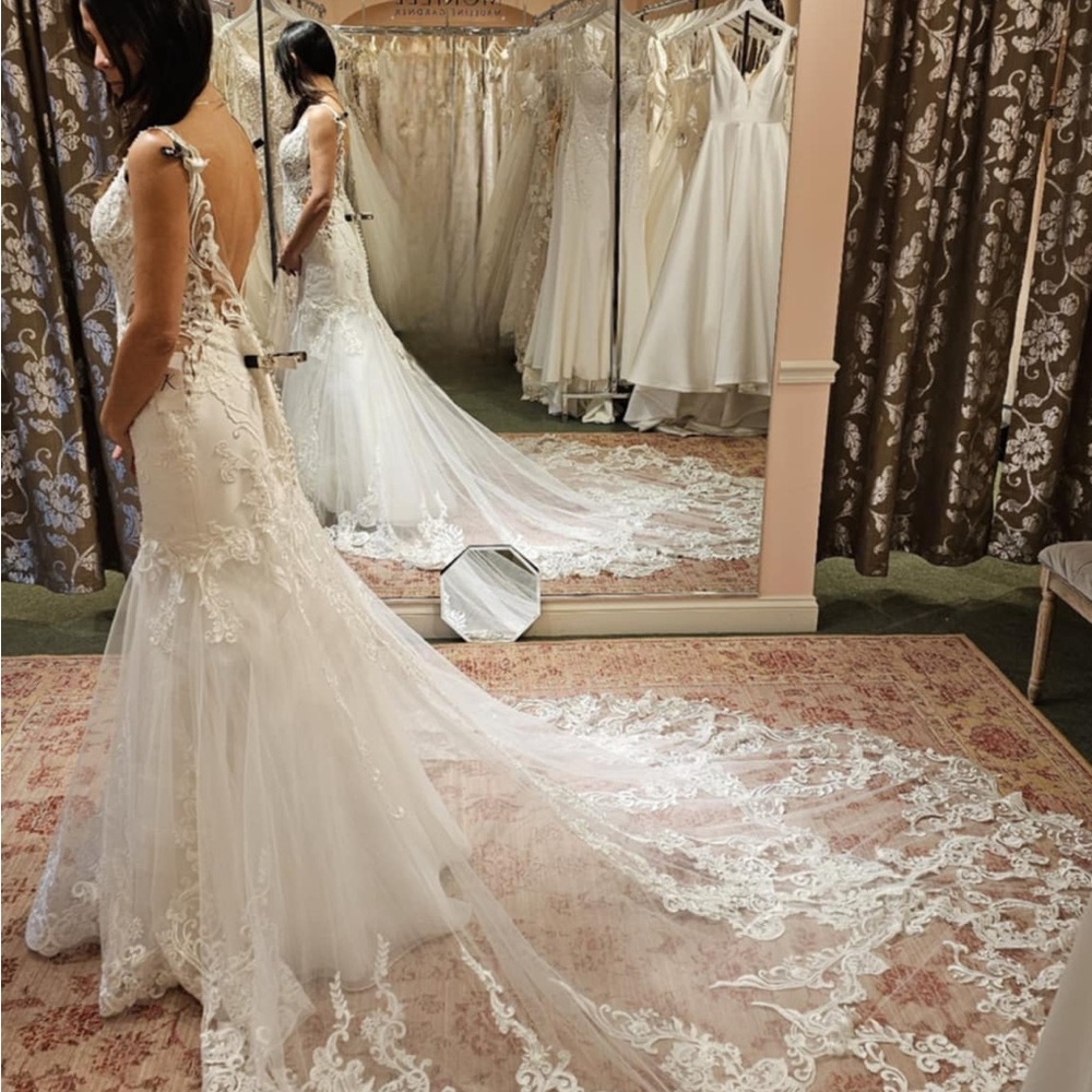 Elysee by Enzoani Henriette Mermaid Ivory Wedding Gown Size 4 - Picture 12 of 17